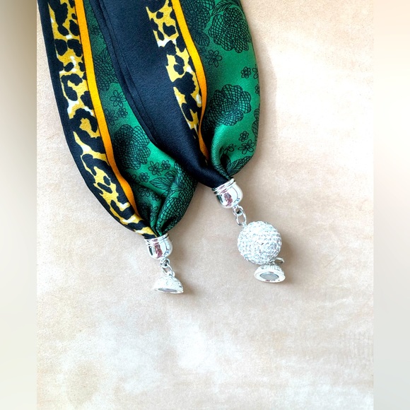 Satin Floral Leopard Scarf Crystal Rhinestone Necklace - Picture 7 of 9